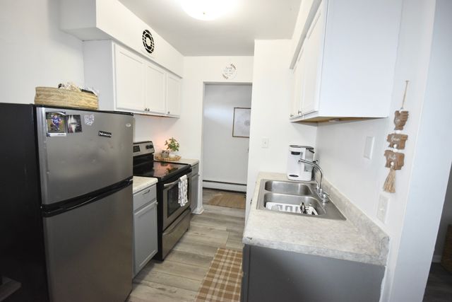 605 N Wolf Road B9, Hillside, IL 60162