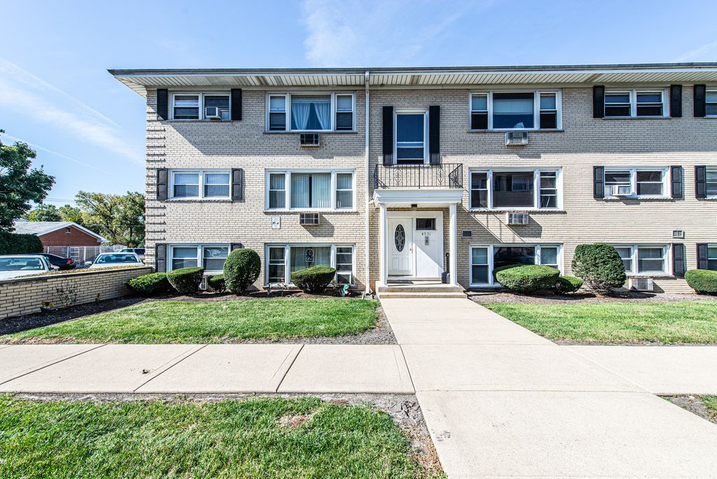 4931 N East River Road 3A, Norridge, IL 60706