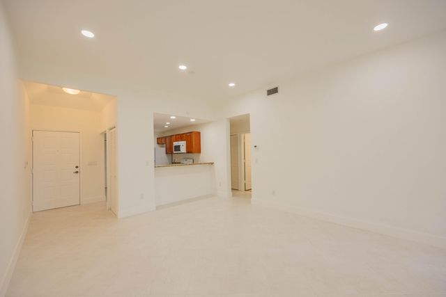 7520 La Paz Boulevard A104, Boca Raton, FL 33433
