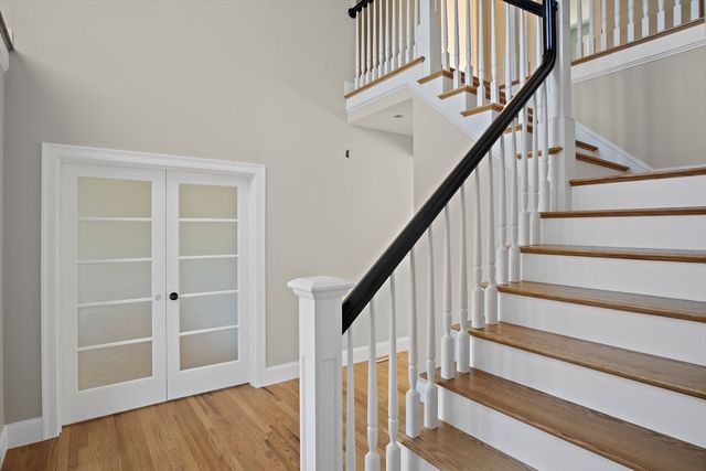 23 Day Cir, Woburn, MA 01801