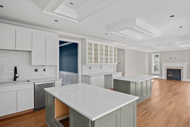 23 Day Cir, Woburn, MA 01801