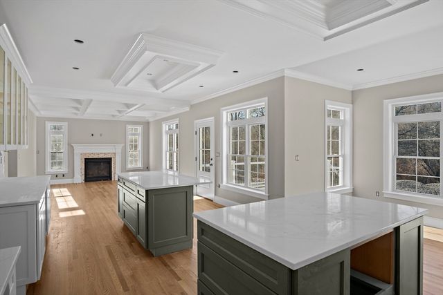 23 Day Cir, Woburn, MA 01801