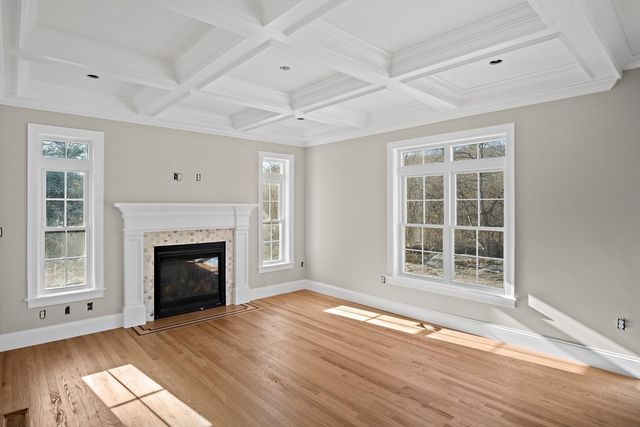 23 Day Cir, Woburn, MA 01801