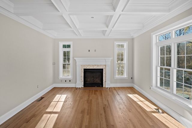 23 Day Cir, Woburn, MA 01801