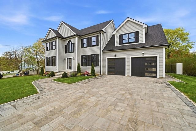23 Day Cir, Woburn, MA 01801