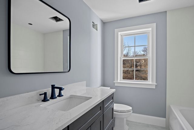 23 Day Cir, Woburn, MA 01801