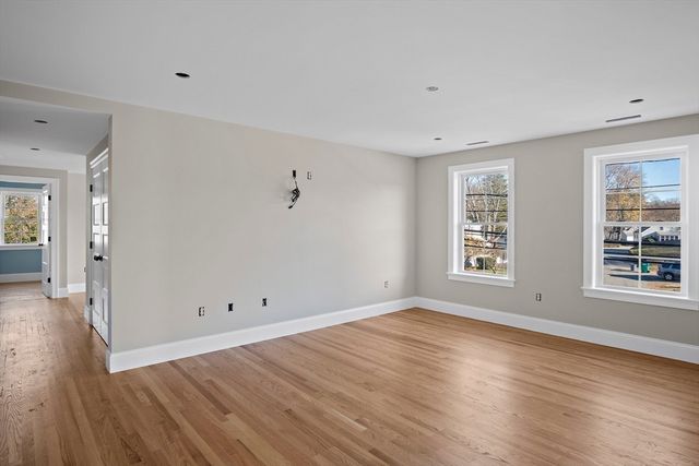 23 Day Cir, Woburn, MA 01801