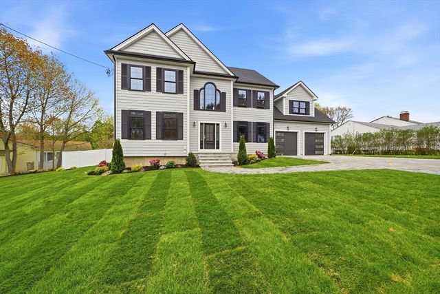 23 Day Cir, Woburn, MA 01801