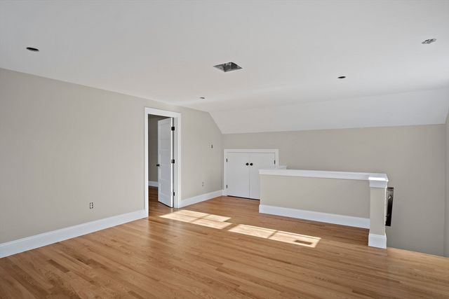 23 Day Cir, Woburn, MA 01801