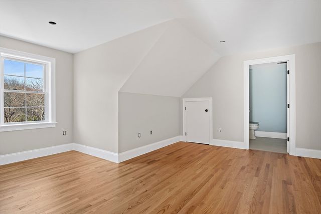 23 Day Cir, Woburn, MA 01801