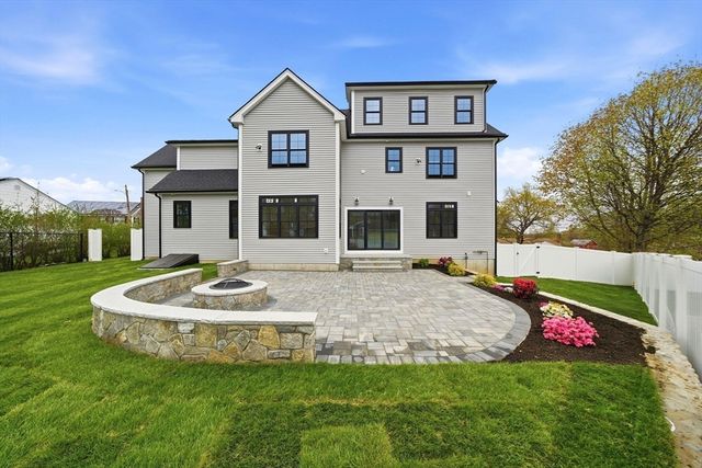 23 Day Cir, Woburn, MA 01801