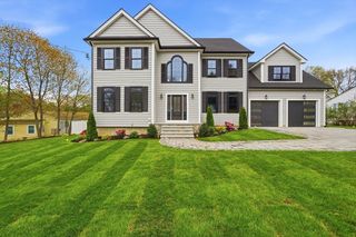 23 Day Cir, Woburn, MA 01801