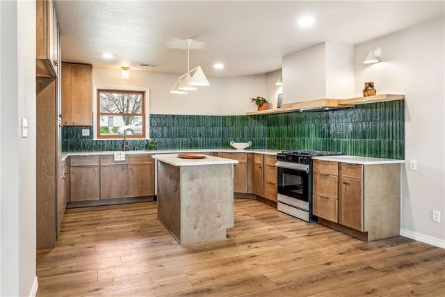 409 Lakeview Drive, Springdale, AR 72764