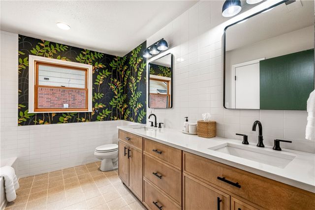 409 Lakeview Drive, Springdale, AR 72764