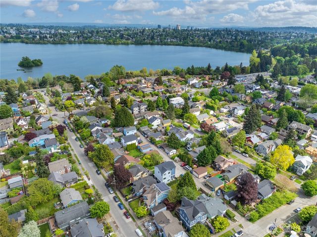 713 B N 70th Street, Seattle, WA 98103