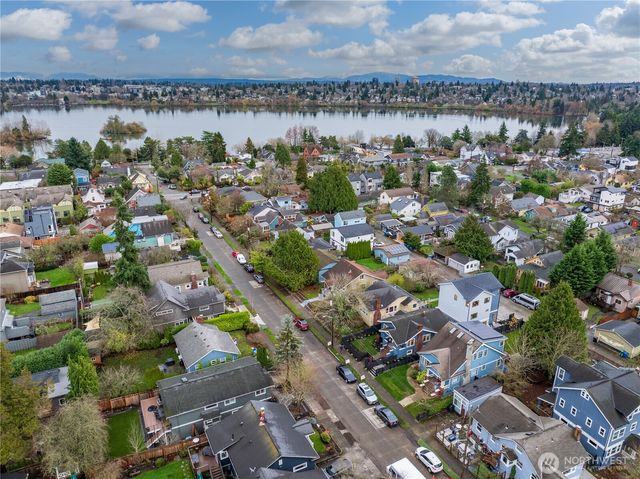 713 B N 70th Street, Seattle, WA 98103
