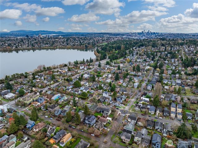713 B N 70th Street, Seattle, WA 98103