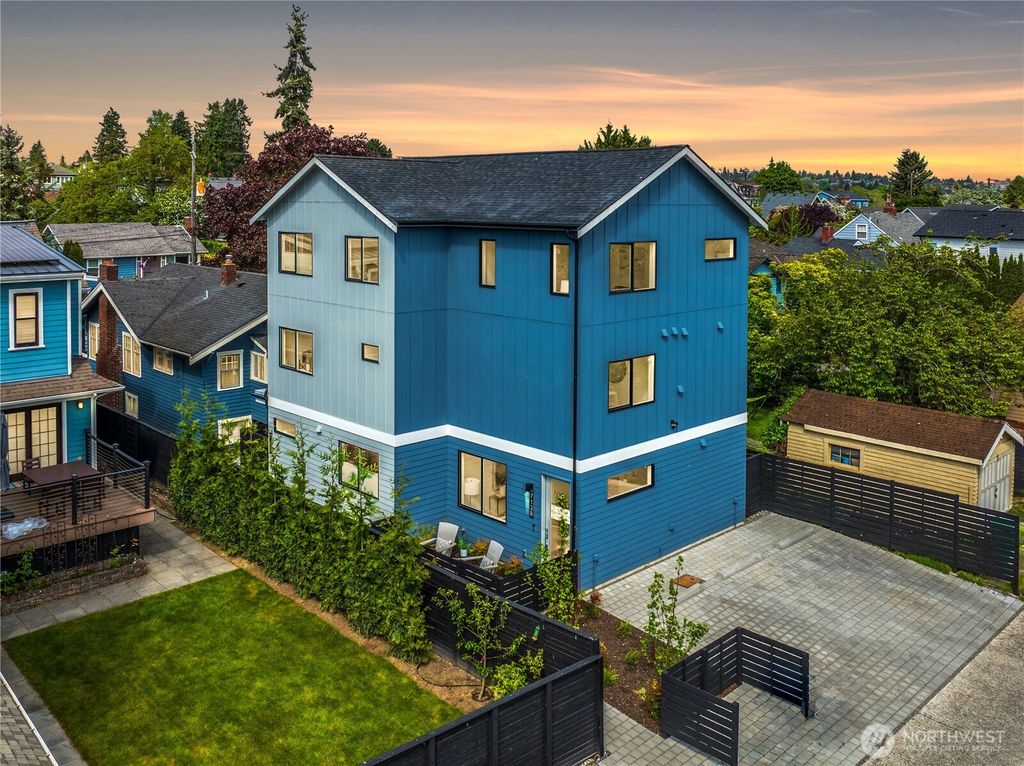 713 B N 70th Street, Seattle, WA 98103