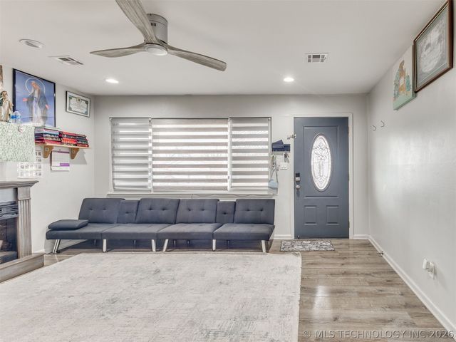 2415 W 45th Place, Tulsa, OK 74107