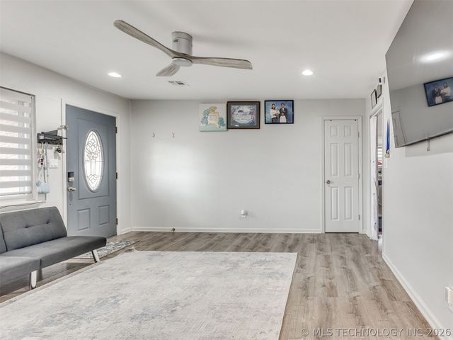 2415 W 45th Place, Tulsa, OK 74107