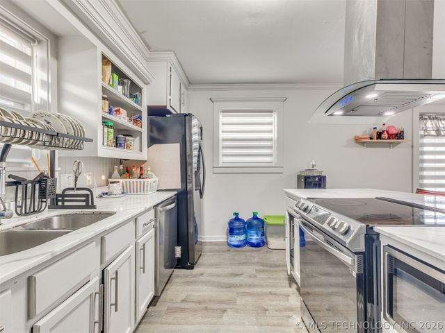 2415 W 45th Place, Tulsa, OK 74107