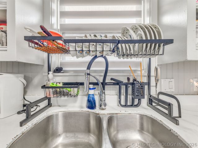 2415 W 45th Place, Tulsa, OK 74107