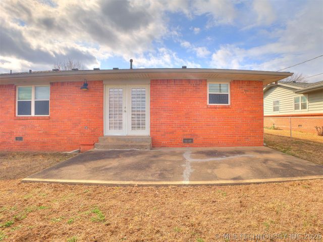 2415 W 45th Place, Tulsa, OK 74107