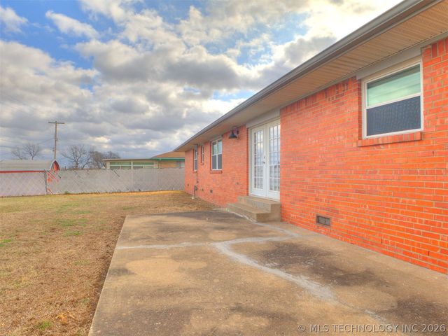 2415 W 45th Place, Tulsa, OK 74107
