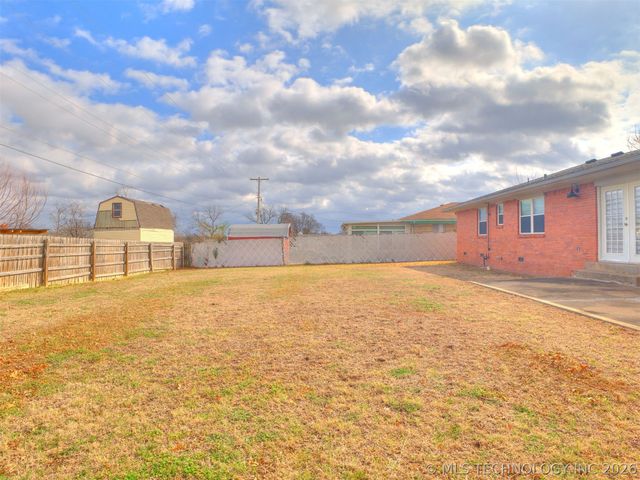 2415 W 45th Place, Tulsa, OK 74107