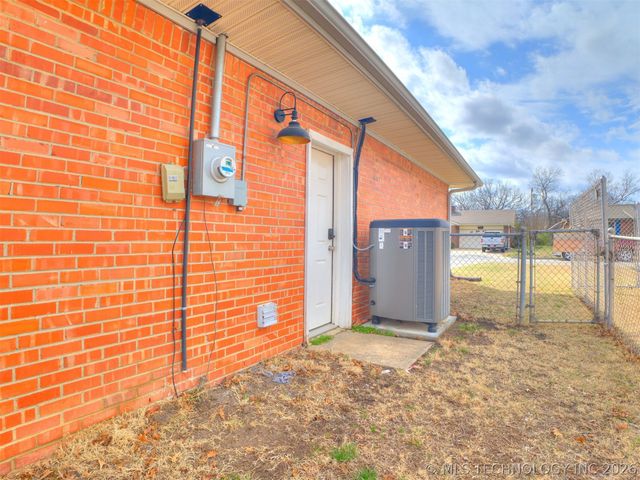 2415 W 45th Place, Tulsa, OK 74107