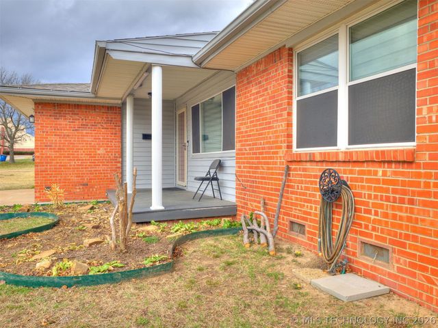 2415 W 45th Place, Tulsa, OK 74107