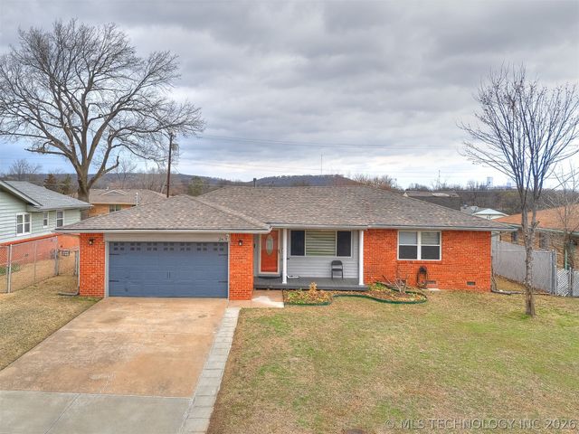 2415 W 45th Place, Tulsa, OK 74107