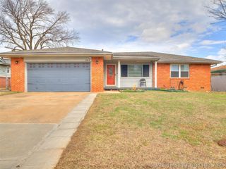 2415 W 45th Place, Tulsa, OK 74107