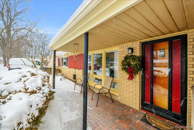 2624 Penna Drive, West Bloomfield Charter Township, MI 48324