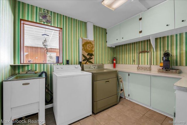 2624 Penna Drive, West Bloomfield Charter Township, MI 48324