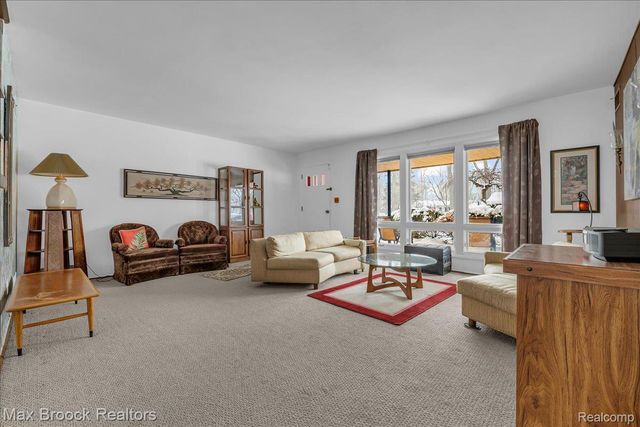 2624 Penna Drive, West Bloomfield Charter Township, MI 48324