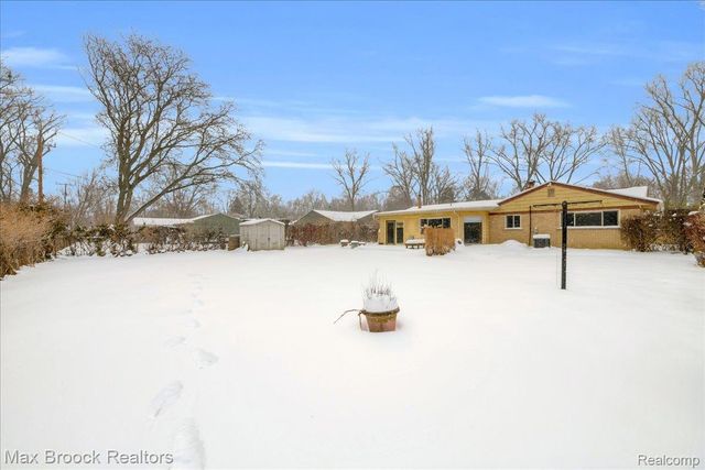 2624 Penna Drive, West Bloomfield Charter Township, MI 48324