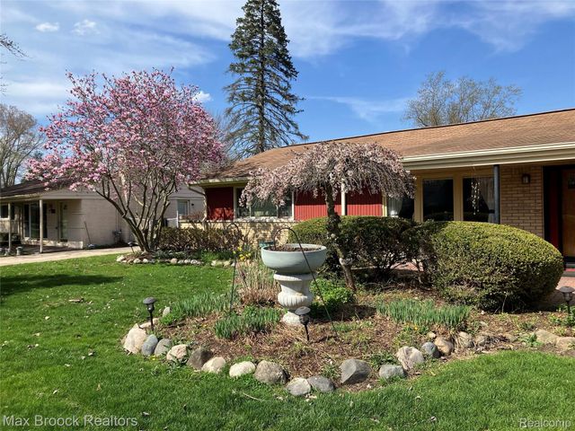 2624 Penna Drive, West Bloomfield Charter Township, MI 48324