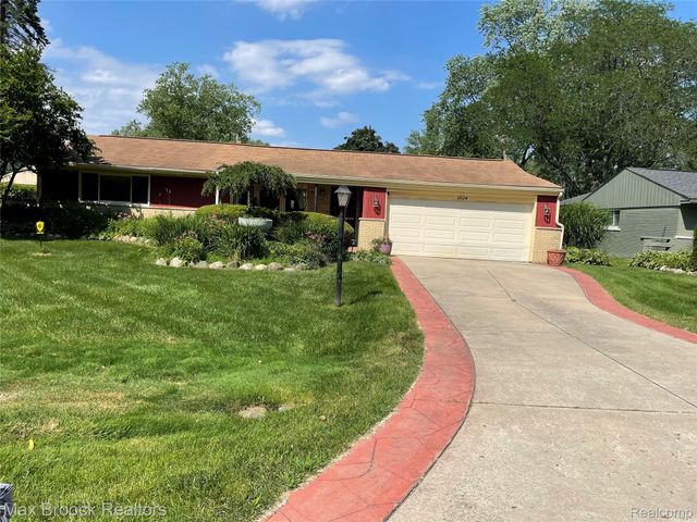 2624 Penna Drive, West Bloomfield Charter Township, MI 48324