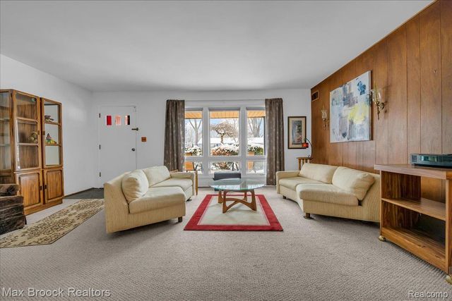 2624 Penna Drive, West Bloomfield Charter Township, MI 48324