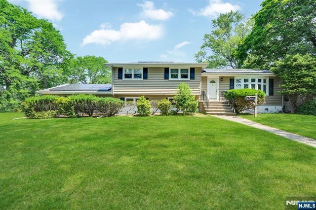 19 Lawrence Road, Wayne, NJ 07470