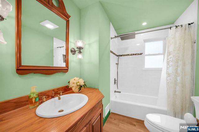 19 Lawrence Road, Wayne, NJ 07470