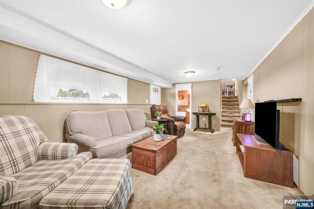 19 Lawrence Road, Wayne, NJ 07470
