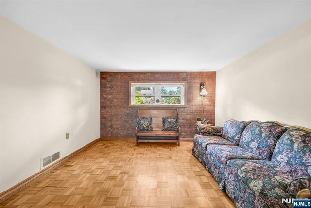 19 Lawrence Road, Wayne, NJ 07470