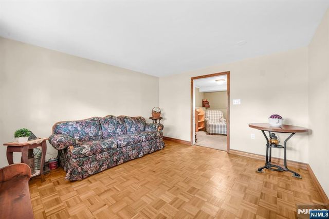 19 Lawrence Road, Wayne, NJ 07470