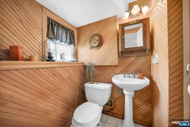 19 Lawrence Road, Wayne, NJ 07470