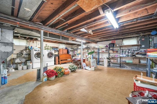 19 Lawrence Road, Wayne, NJ 07470