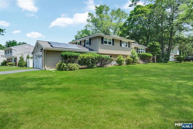 19 Lawrence Road, Wayne, NJ 07470