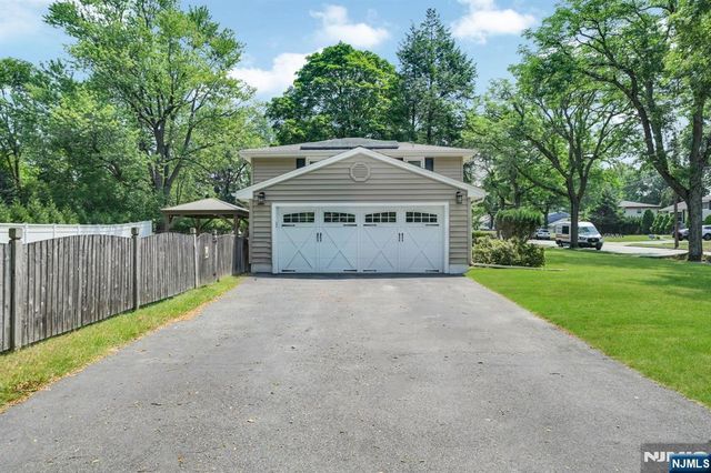 19 Lawrence Road, Wayne, NJ 07470
