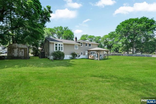 19 Lawrence Road, Wayne, NJ 07470